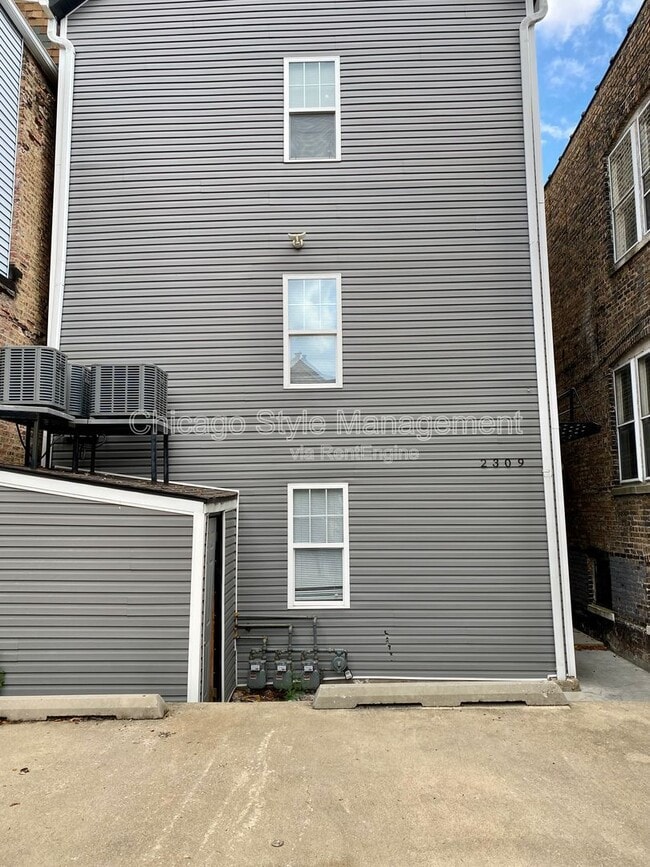 Building Photo - 2309 S Sacramento Ave