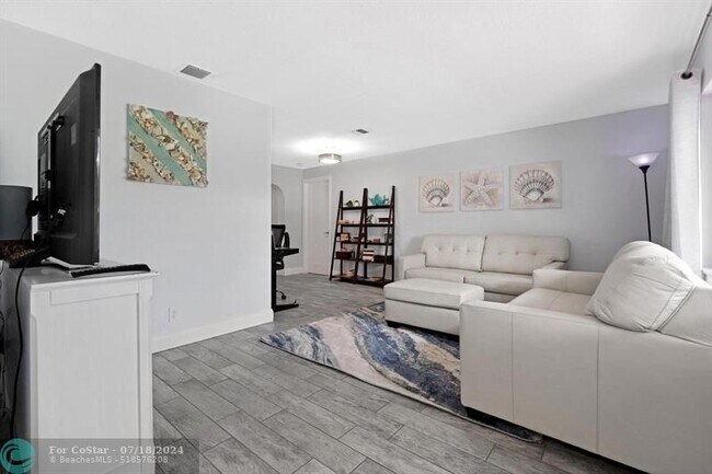 Foto del edificio - 1571 SW 13th St