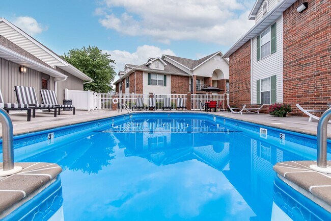 Piscina de los apartamentos Hawthorn Suites - Hawthorn Suites Apartments