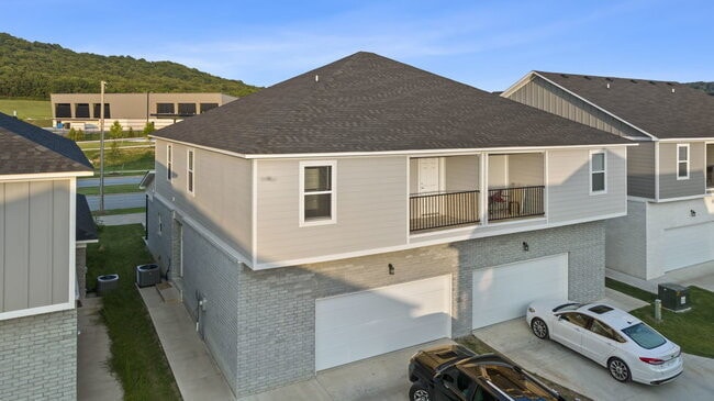 Building Photo - Sign a lease now and get one month’s rent ...