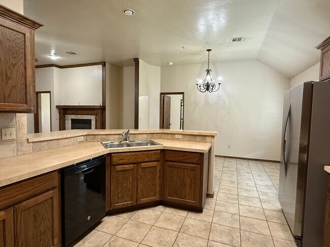 Foto del edificio - Gorgeous 4 Bed 2 Bath in Gated Community