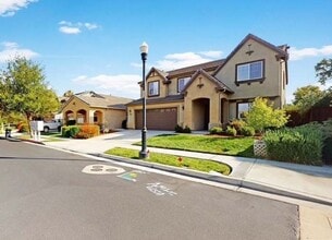 Building Photo - 9160 Gorrion Way