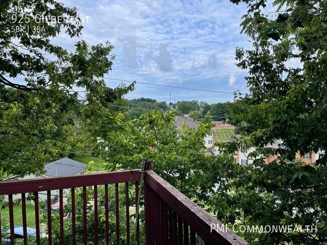 Building Photo - 5 Bed / 3 Bath Single Family (Available 10...