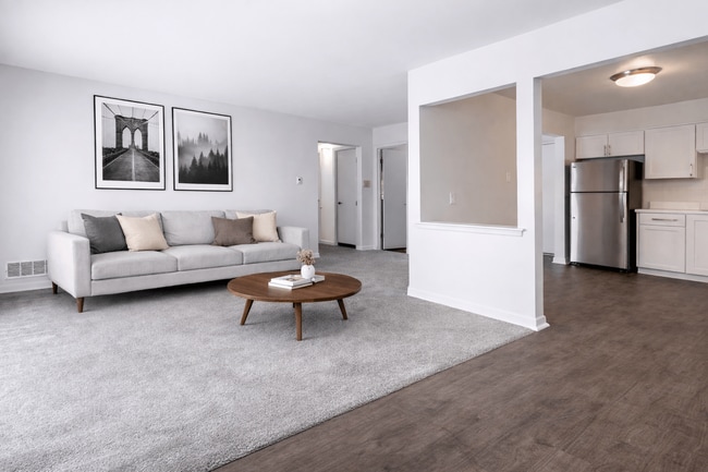 Building Photo - Pine Ridge Apartments - Southfield, MI