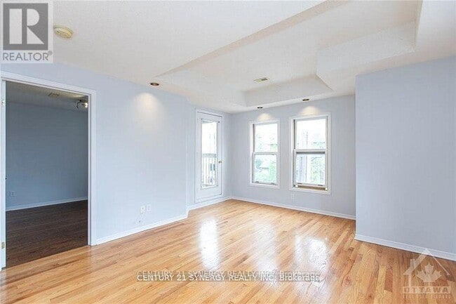 Building Photo - 450 MacLaren St