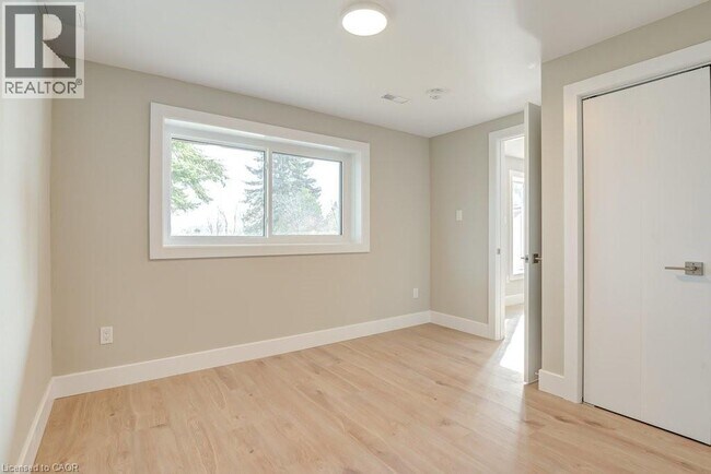 Photo du bâtiment - 155 Doon Rd