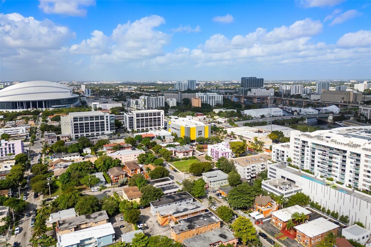 Foto principal - 1060 NW 7th St