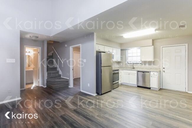 Building Photo - 836 Courtenay
