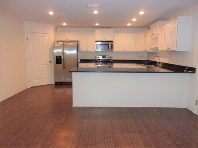Building Photo - Southern Pines Dr. - 7960