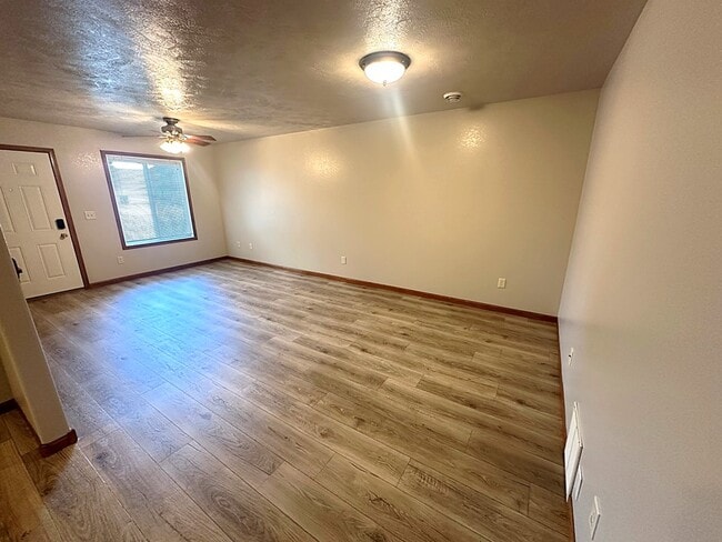 Building Photo - 413 9th Ave