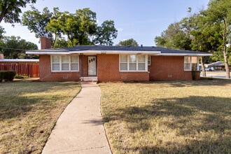 Building Photo - 2400 Hampstead Ln