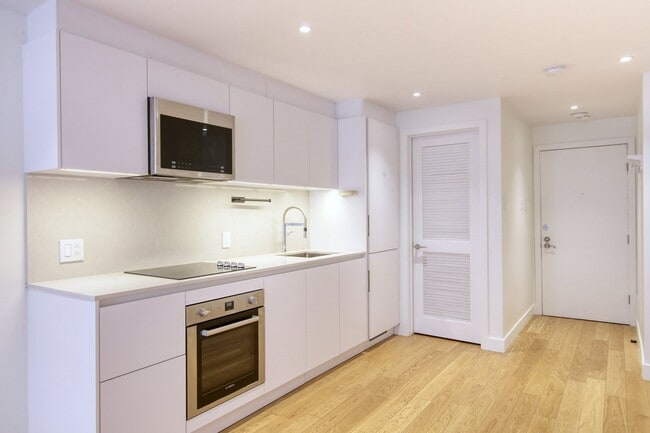 Building Photo - 4570-4590 Queen-Mary