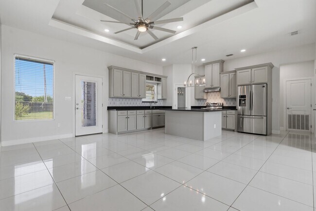 Foto del edificio - 16584 Barnes Ct
