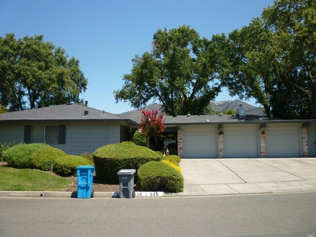 Building Photo - 340 Twin Lakes Dr