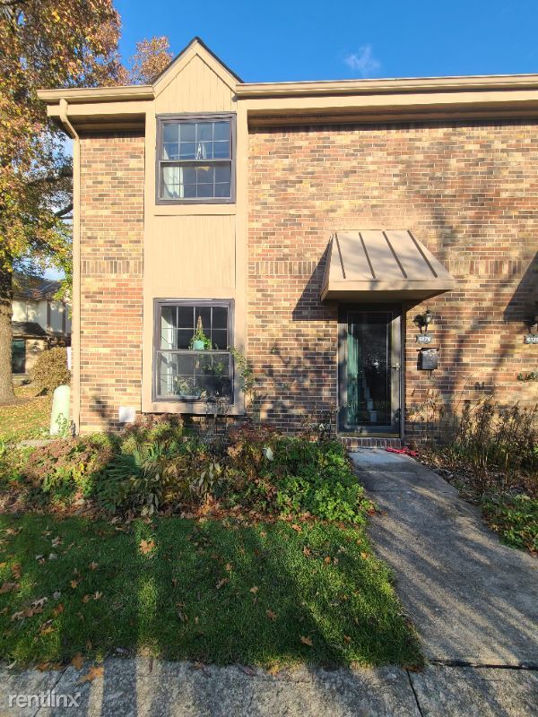 Primary Photo - 2 br, 1.5 bath Condo - 6176 Stornoway Dr S