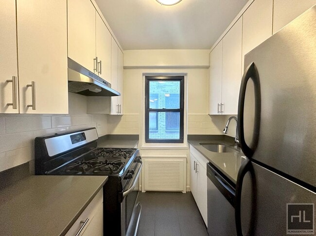 Building Photo - EAST 56 STREET