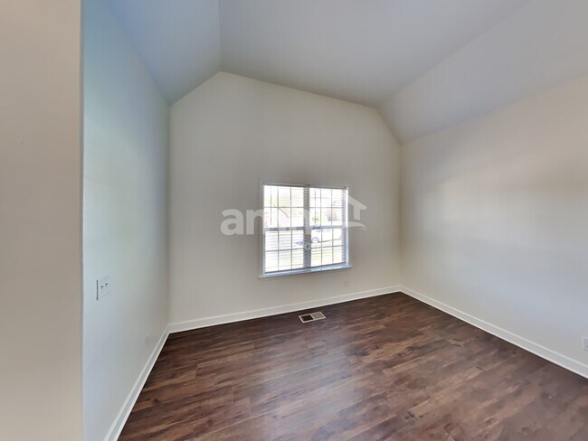 Foto del edificio - 1215 Saddle Brook