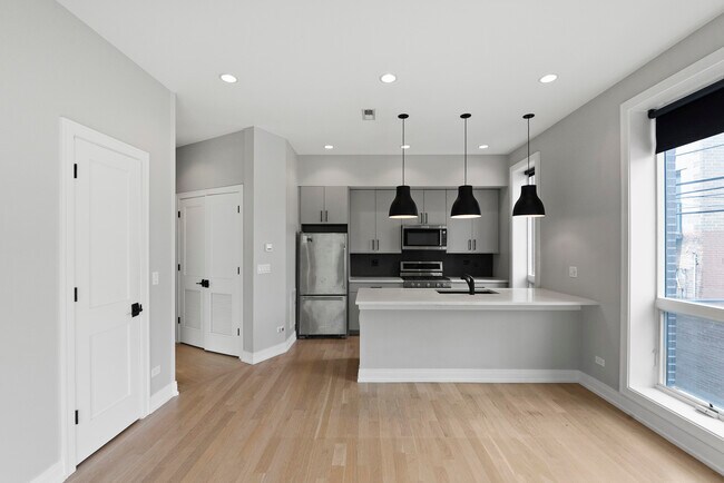 Foto del edificio - 1051 W Cornelia Ave