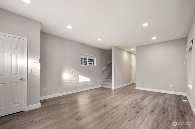 Foto del edificio - Spacious 3-Bedroom - Modern Comfort and St...