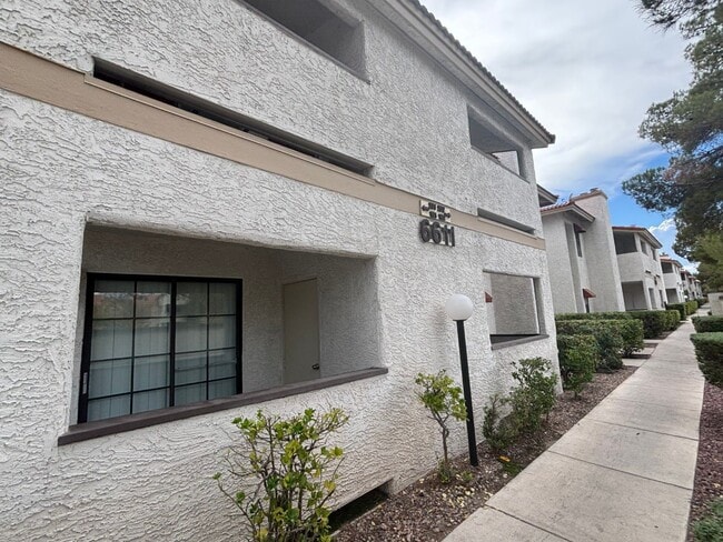 Building Photo - 2 Br/2 Ba. Condo on 2nd fl.