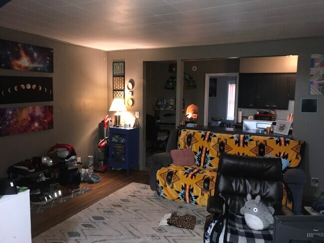 Living room - 221 State St