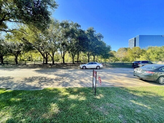 Foto del edificio - 752 Memorial Mews St