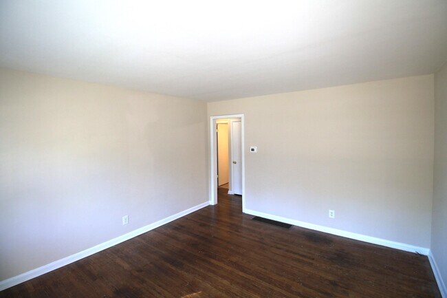 Building Photo - 155 Delmont Dr