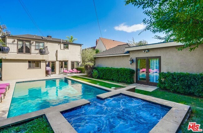 Foto del edificio - 2033 N Serrano Ave