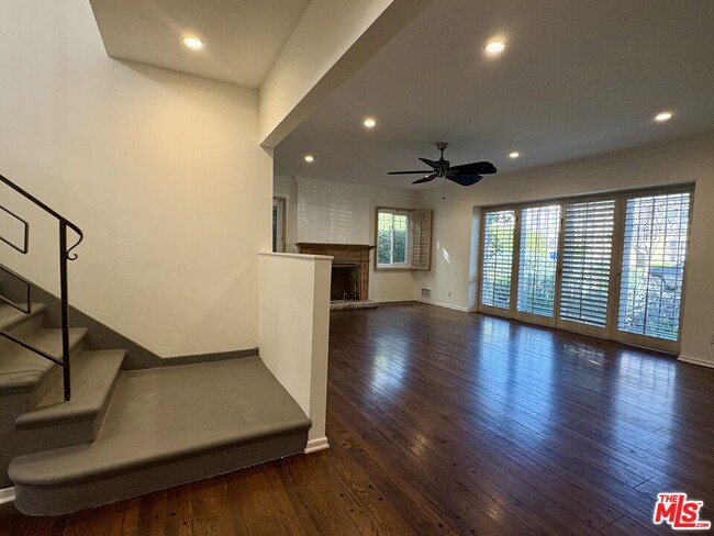 Foto del edificio - 333 N Detroit St