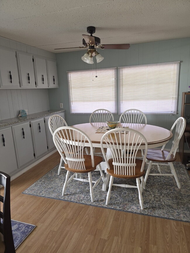 Building Photo - Completely furnished Mobile Home in Tarpon...