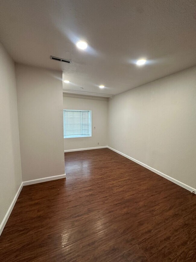 Foto del edificio - 1055 Leyden St