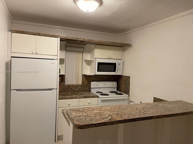 Foto del edificio - 6125 SW 63rd St