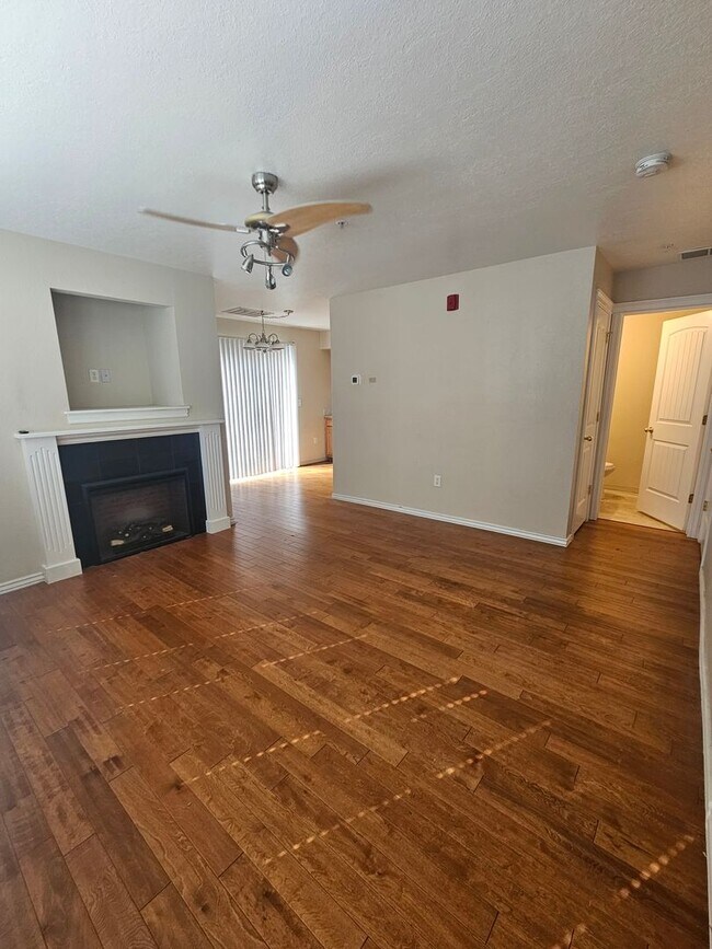 Building Photo - ELD4009