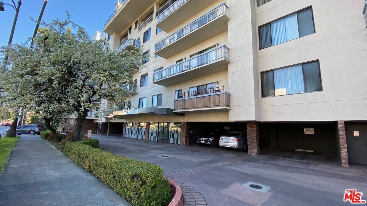 Primary Photo - 4460 Wilshire Blvd