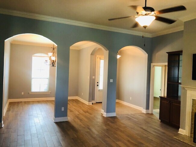 Foto del edificio - $250 OFF MOVE IN SPECIAL-TURTLE CREEK-GATED-BENTON-BEAUTIFUL HOME-NEAR CYPRESS BLACK BAYOU