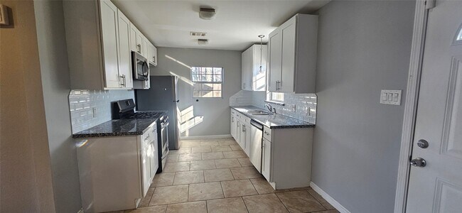 Building Photo - 2914 Staples St