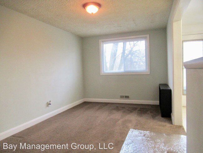 Building Photo - 3 br, 2 bath House - 7441 Forrest Ave