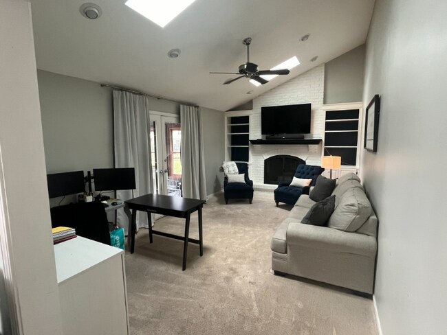 Foto del edificio - 1621 Kenyon Dr
