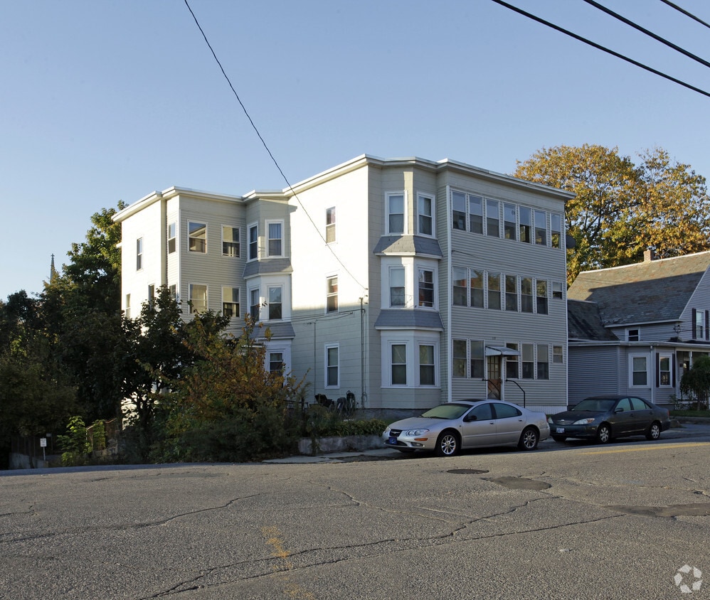113 Spruce St, Leominster, MA 01453 Apartments in Leominster, MA