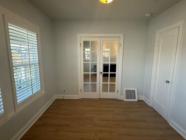 Building Photo - Now renting 4 bedroom House