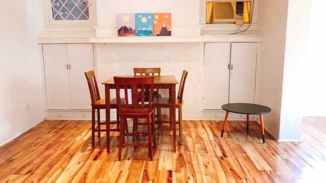 Building Photo - 5818 Hobart St