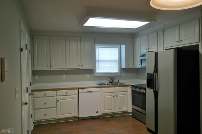 Building Photo - 2117 Kirkland Dr