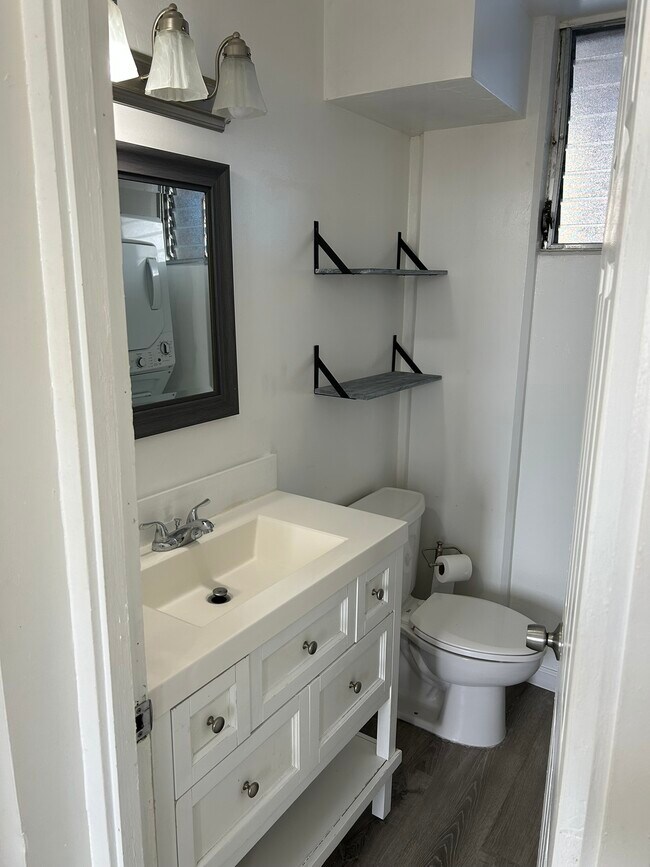Baño - 1535 PENSACOLA St