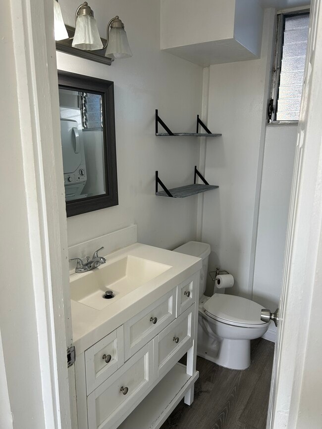 Bathroom - 1535 PENSACOLA St