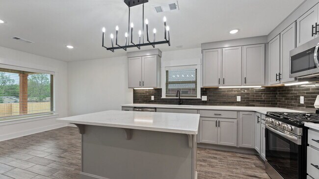 Building Photo - Modern Summerfield Home