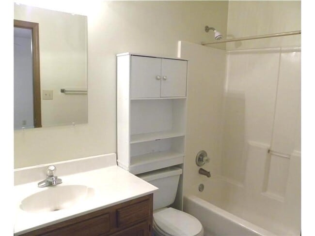Bathroom#1 - 2418 Dell Zell Dr
