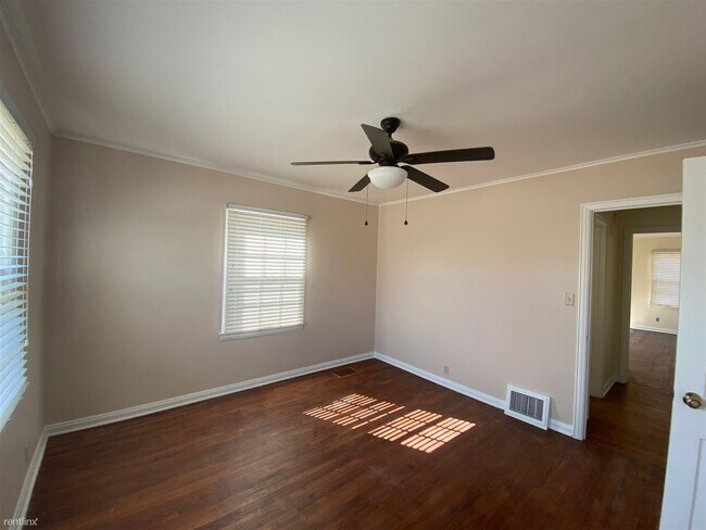Building Photo - 2 br, 1.5 bath House - 103 S Parkwood Ln S...