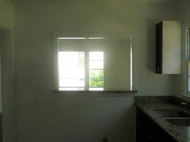 Building Photo - 808 Willow Place