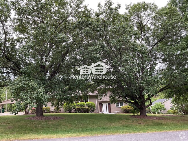 Building Photo - 245 Enwood Dr
