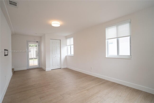 Building Photo - 2320 SW 89th Ct